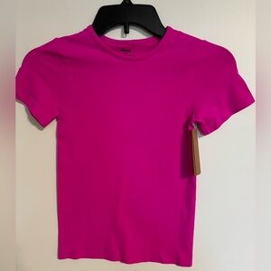 SKIMS soft smoothing, seamless T-shirt, size small color fuchsia.  BNWT